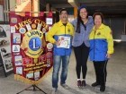 Entrega dos óculos pelo Lions Clubs
